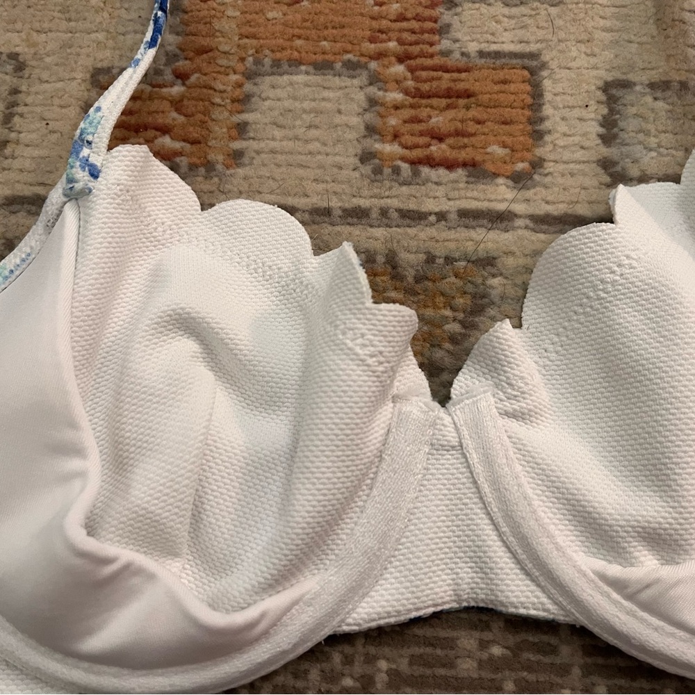Victoria’s Secret swim top blu/white floral scalloped top & sides adjustable 32c - Picture 6 of 11